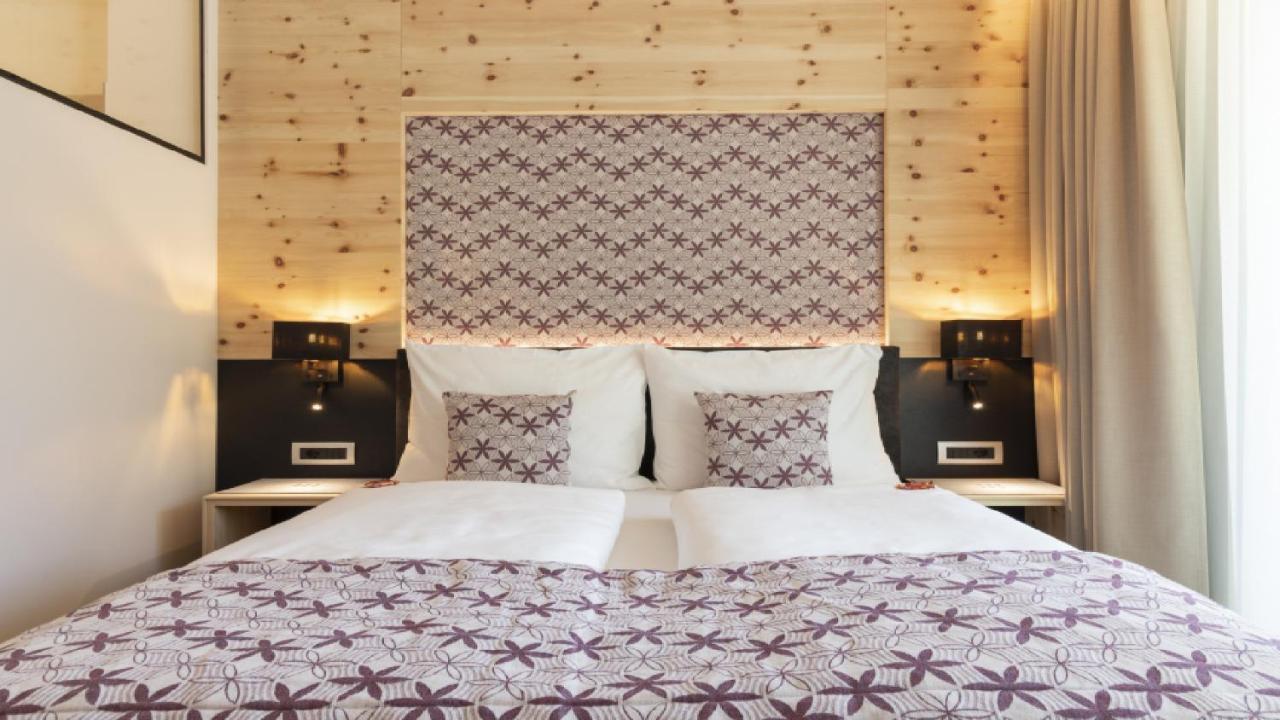 Cityhotel Goldener Adler B&B คีอูซา ภายนอก รูปภาพ
