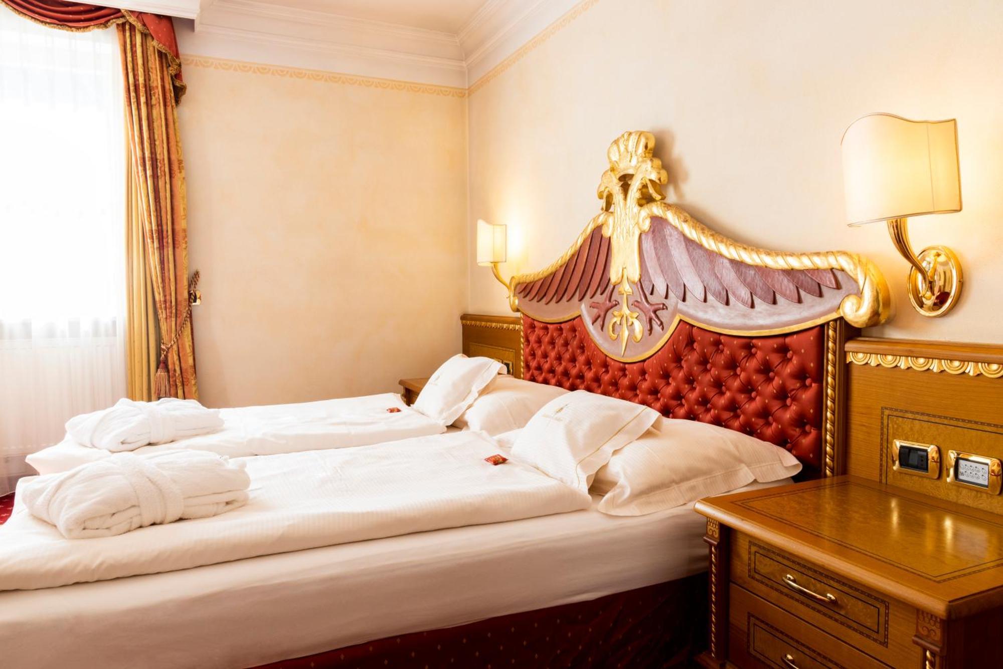 Cityhotel Goldener Adler B&B คีอูซา ภายนอก รูปภาพ