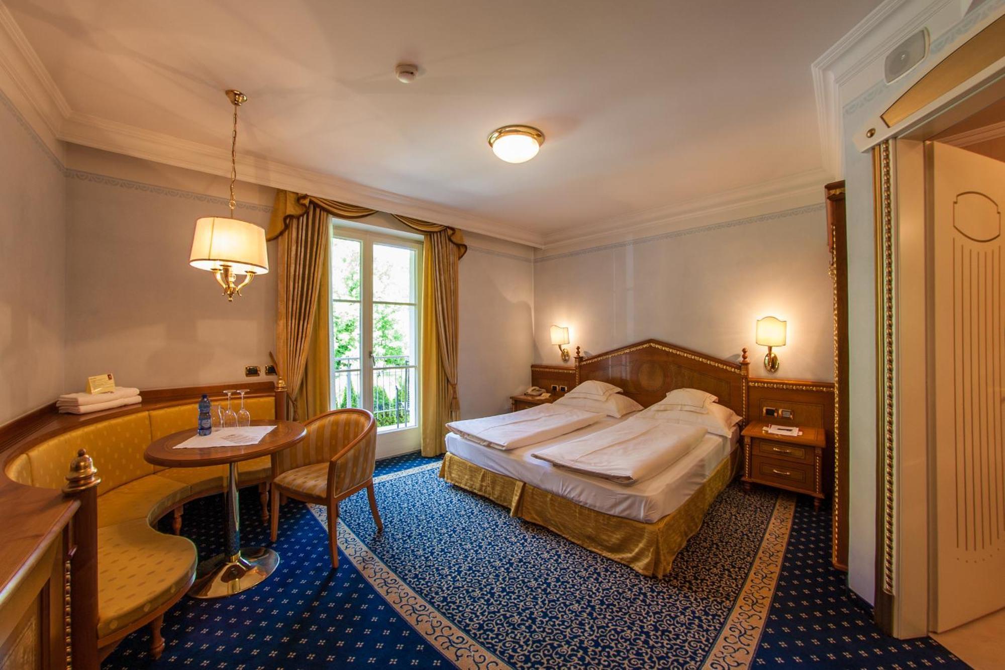Cityhotel Goldener Adler B&B คีอูซา ภายนอก รูปภาพ