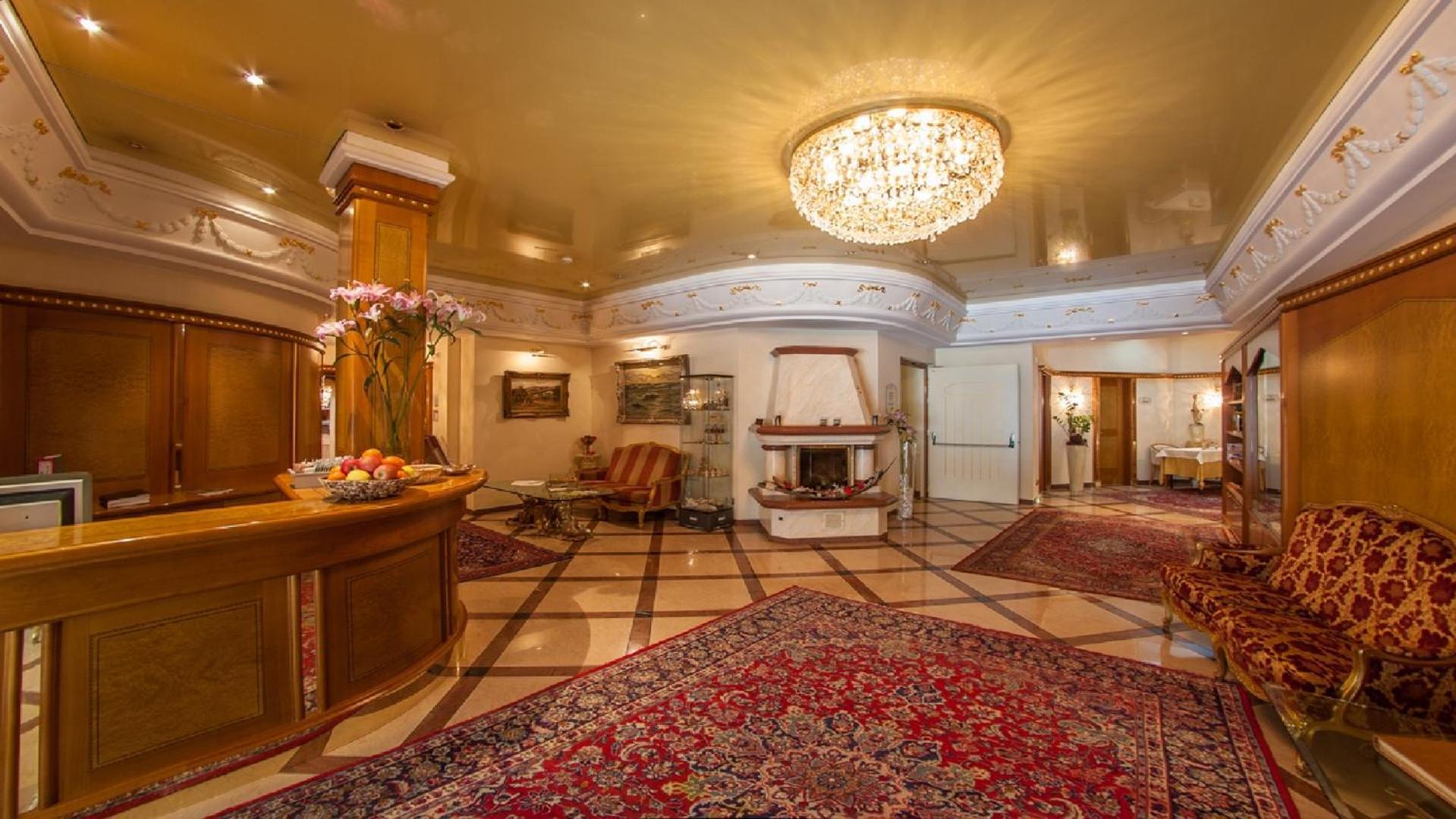 Cityhotel Goldener Adler B&B คีอูซา ภายนอก รูปภาพ