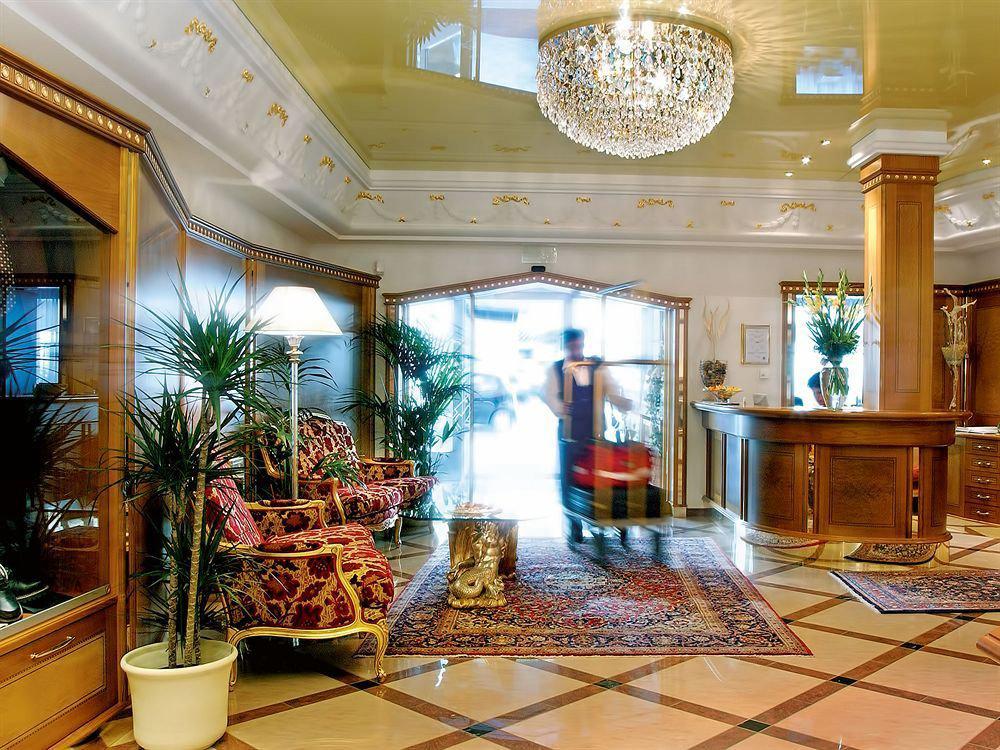 Cityhotel Goldener Adler B&B คีอูซา ภายนอก รูปภาพ
