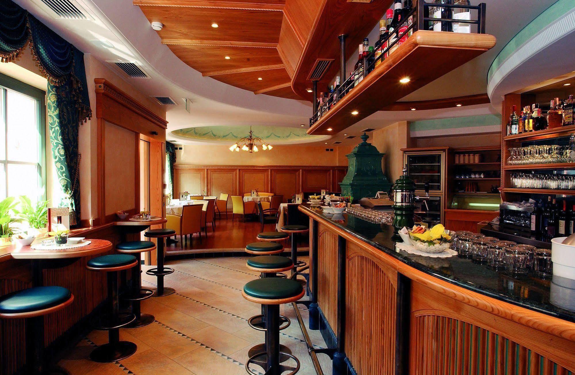 Cityhotel Goldener Adler B&B คีอูซา ภายนอก รูปภาพ